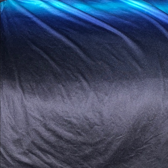 T-Shirt - Picture 2 of 3